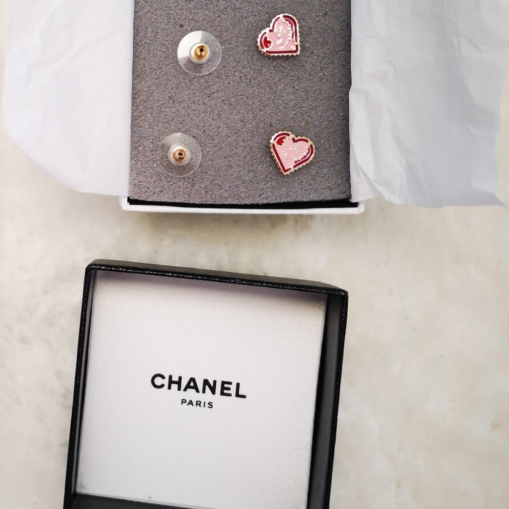 New authentic Chanel Valentine edition earrings